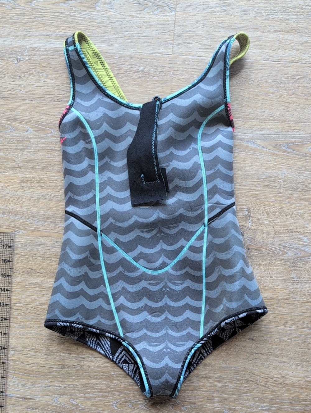 Billabong Open Back Neoprene Surf Suit, Size 4 - Picture 6 of 7